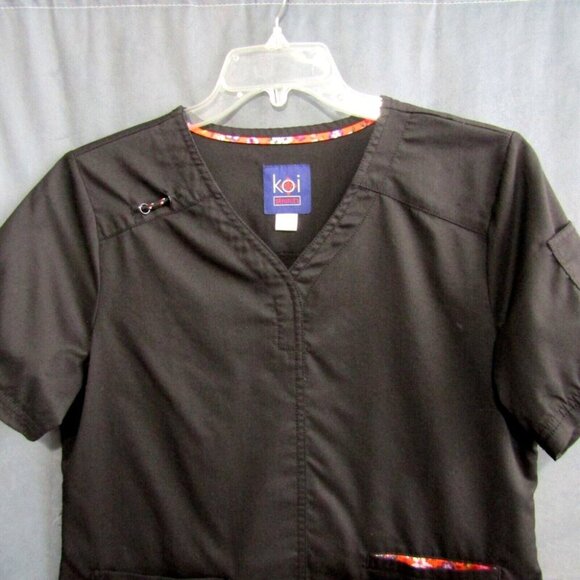 Koi Stretch Black Scrub Top Womens Size M 5 Pocket V Neck Nurse Vet Tech CNA Lab - Picture 2 of 13